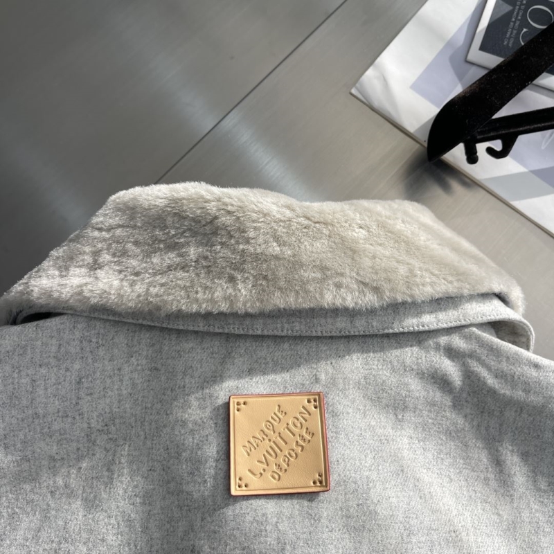 l0vis Vvtt0n outwear